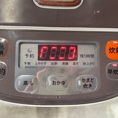 J611⭐️ 大栄トレーディング　6合炊き　らく炊き炊飯ジャーの画像