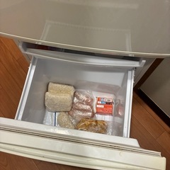 SHARP 冷蔵庫 137L 2018年製　12月15日〜18日引き渡し希望の画像