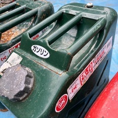 11231😺　まとめて　燃料タンク　携行缶　携帯缶の画像