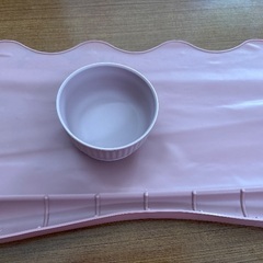 ベビーおもちゃと食事用品の画像