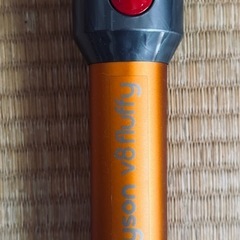 ダイソンv8フラッティ 電池交換済の画像