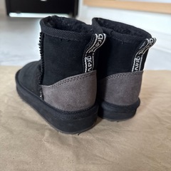 美品
gravis 子供用ブーツ16センチの画像