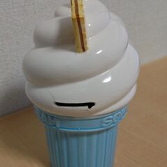 ソフトクリーム貯金箱の画像