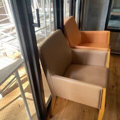 【2脚セット】モダン アームチェア / デザインチェア（総張り）の画像