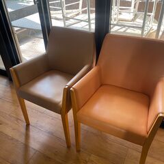 【2脚セット】モダン アームチェア / デザインチェア（総張り）の画像