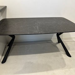 セラミックダイニングテーブルの画像