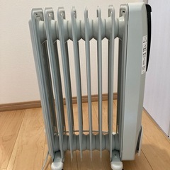 極美品 使用3-4回のみ デロンギ オイルヒーターの画像