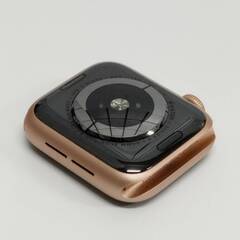 Apple Watch Series 4/GPS+セルラー/40mm/A2007/ゴールド〈MTVG2J/A〉の画像