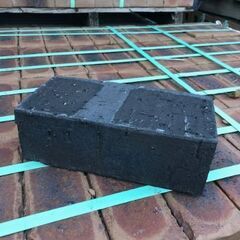 最高級レンガ　イブシブラック笠木（積用・敷用）の画像