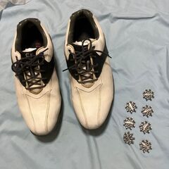 ゴルフシューズ　フットジョイ　27センチ と鋲　７個付属の画像