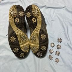 ゴルフシューズ　フットジョイ　27センチ と鋲　７個付属の画像