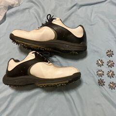 ゴルフシューズ　フットジョイ　27センチ と鋲　７個付属の画像