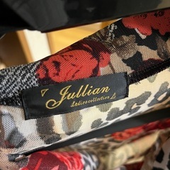 透け感のあるシャツの画像