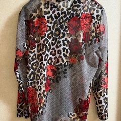 透け感のあるシャツの画像