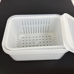 水切りカゴ付きタッパー　の画像
