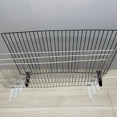 アイリスオーヤマ ペットフェンス 4枚セット／サビ・歪みあり／まとめ売り／800円【お取引中です
】の画像