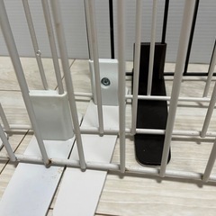 アイリスオーヤマ ペットフェンス 4枚セット／サビ・歪みあり／まとめ売り／800円【お取引中です
】の画像