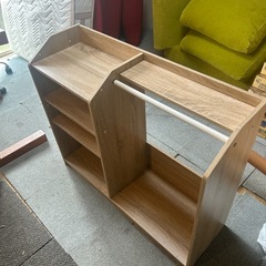 キッズハンガーラック　収納棚の画像