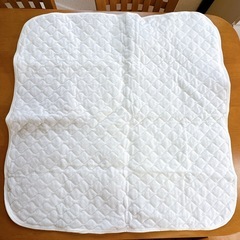 【新品 未使用】少しシミあり クマ柄 ベビーおくるみ ホワイト キルト生地 の画像