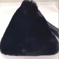【未使用品】《Astyle》（トライアングル）ファーバッグの画像