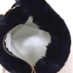 【未使用品】《Astyle》（トライアングル）ファーバッグの画像