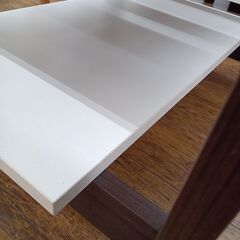 ★リユースのサカイ水戸店★  テーブル ﾎﾜｲﾄ×ﾀﾞｰｸﾌﾞﾗｳﾝ H35×D45×W60 クリーニング済み MT6281の画像