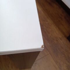 ★リユースのサカイ水戸店★  テーブル ﾎﾜｲﾄ×ﾀﾞｰｸﾌﾞﾗｳﾝ H35×D45×W60 クリーニング済み MT6281の画像