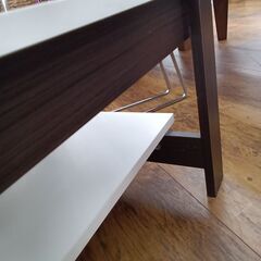 ★リユースのサカイ水戸店★  テーブル ﾎﾜｲﾄ×ﾀﾞｰｸﾌﾞﾗｳﾝ H35×D45×W60 クリーニング済み MT6282の画像