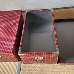 レトロ衣装缶の画像