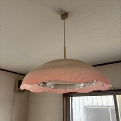 レトロ　懐かしい　フラワー型 ピンク ペンダントライトの画像