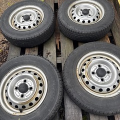 スタッドレスタイヤの画像