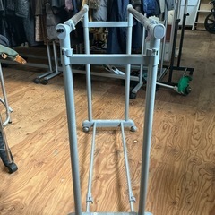 ハンガーラック👚👕ダブルタイプ✨縦横に伸縮できる‼️調整可能ダブルキャスター付き2段式汚れあり💦洗濯用品グレーの画像