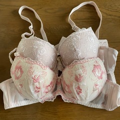 未使用品　ブラジャー2枚セット
の画像