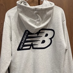 ニューバランス　パーカー　の画像
