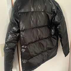 黒のジャンバーの画像