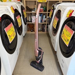 【超美品‼️】エレクトロラックス コードレススティッククリーナー サイクロン式掃除機2way ソフトピンク♪の画像