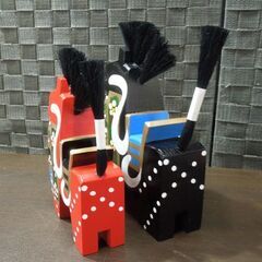 郷土玩具 保管品 八戸工芸 八幡馬 やわたうま 青森県 赤 黒 2体セット 台付き 置物 オブジェ 札幌市 新道東店の画像