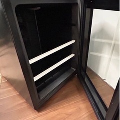 家庭用小型冷蔵庫 型番SHR-033Aの画像