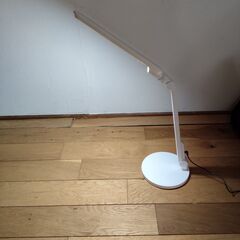 パナソニック LEDデスクスタンド（ホワイト仕上）の画像