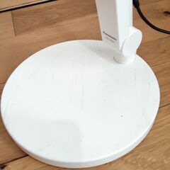 パナソニック LEDデスクスタンド（ホワイト仕上）の画像
