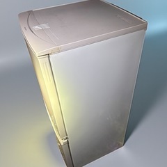 ノンフロン冷却の137L冷蔵庫、コンパクト設計で省エネ。の画像