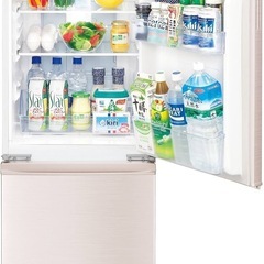 ノンフロン冷却の137L冷蔵庫、コンパクト設計で省エネ。の画像