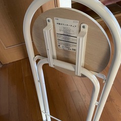 木製カウンターチェアの画像