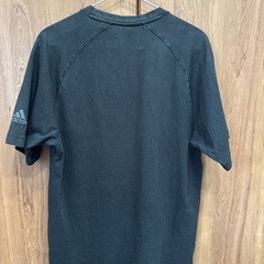 adidas Tシャツの画像