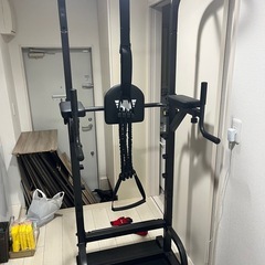 ダンベル、バーベル、トレーニングベンチ、懸垂器具の画像