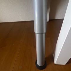 テーブル(折りたたみ可能で高さ調整ができる)の画像