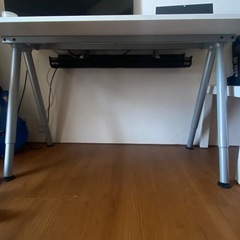 テーブル(折りたたみ可能で高さ調整ができる)の画像