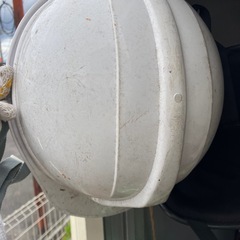 3つヘルメットの画像