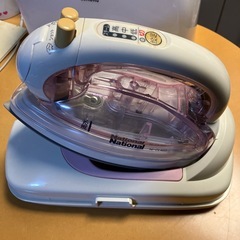 ナショナル（現パナソニック）の**コードレススチームアイロン「CaRuRu（カルル）の画像