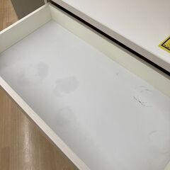 A-589【リユースのサカイ野々市店】ジモティ来店特価‼ 食器棚 3枚扉 木製 木目調 白 ホワイト クリーニング済みの画像